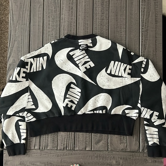 Nike Washed Black & White Oversized Crop Sweatshirt - Picture 5 of 6